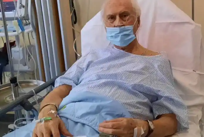 “Pino” Solanas está en terapia intensiva por Covid-19 en un hospital de París