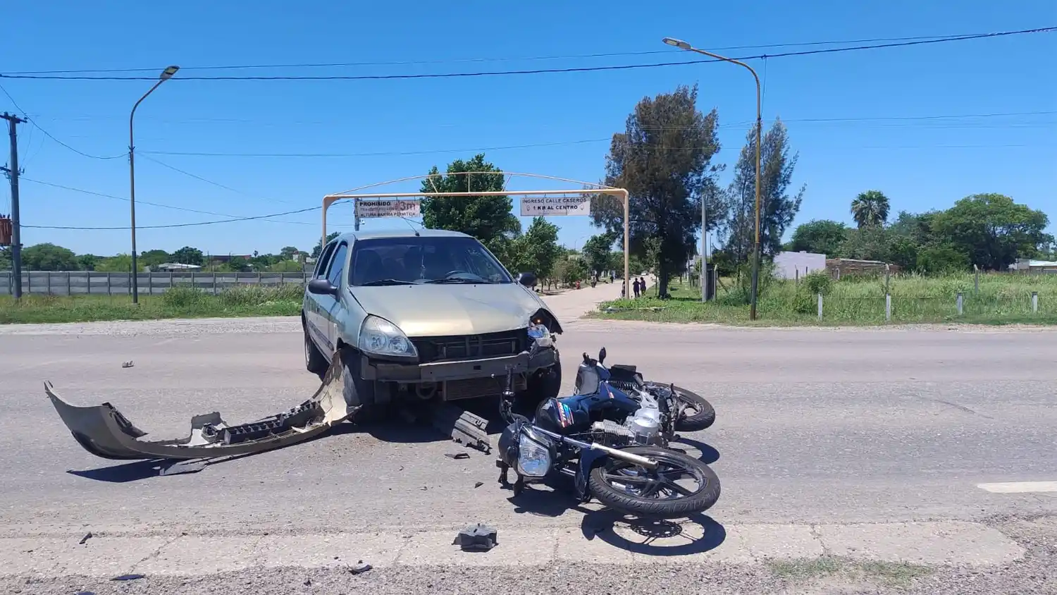 Fuertísimo accidente en la región terminó con un motociclista herido: tuvo que ser trasladado a Rafaela