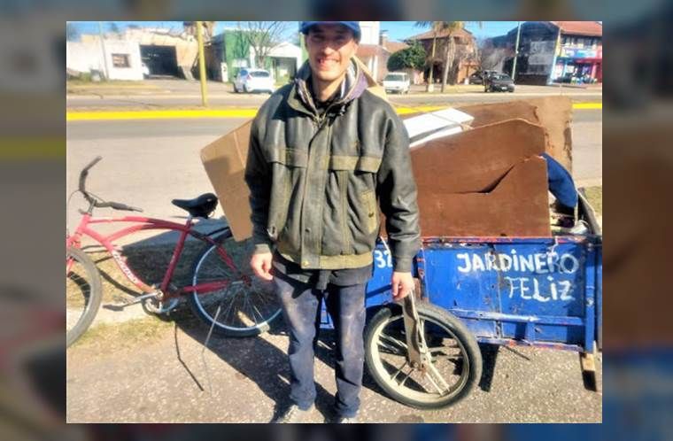 Un cartonero de Trenque Lauquen halló un millón de pesos en una caja, los devolvió y se lo recompensaron