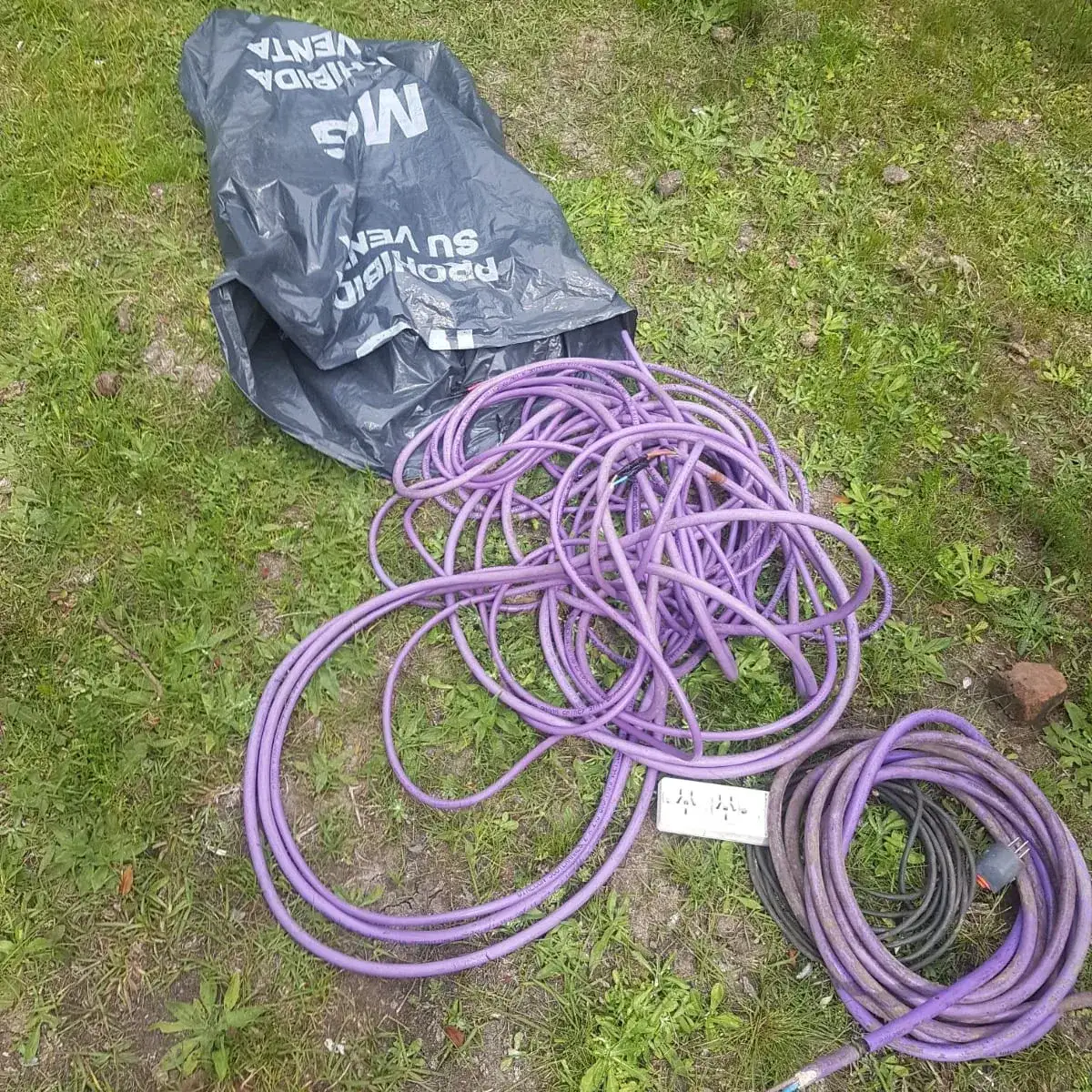 Intentó robar el cableado de un campo y el encargado del lugar se dio cuenta a tiempo