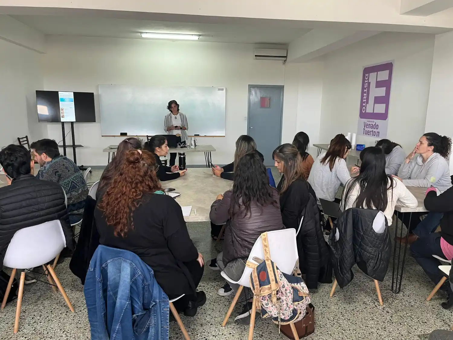 Capacitación en edición de video para emprendedores en Distrito E