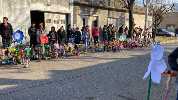 Jardín 901: hubo bicicleteada para recibir a la primavera
