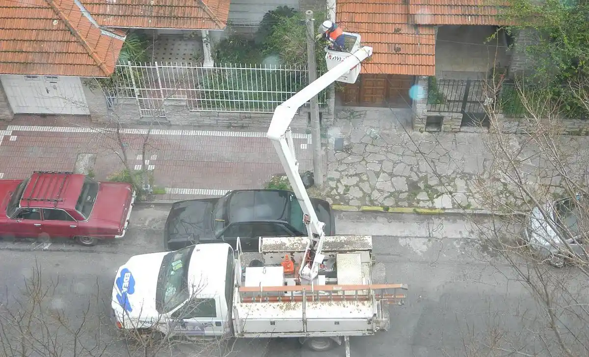 Tras cortes en la madrugada, volvió la luz en 5 barrios