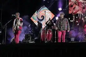 Los Auténticos Decadentes cerraron la sexta noche de la Fiesta de la Artesanía