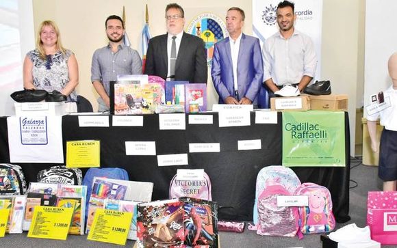 La Municipalidad presentó  su canasta escolar