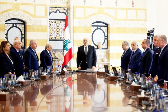 Los ministros de Hezbollah abandonaron la sesión del Gabinete de Líbano que trata el desarme del grupo terrorista