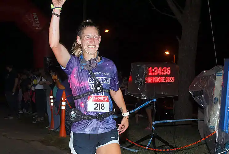 Podio de Bernardo en la carrera Balcarce Corre de Noche