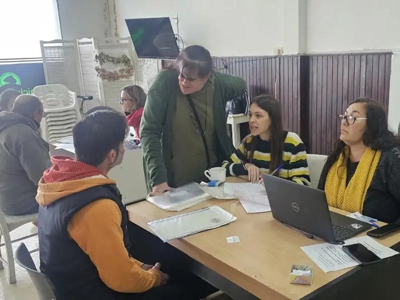 La directora de Adultos Mayores y Discapacidad, durante las asesorías del Municipio.