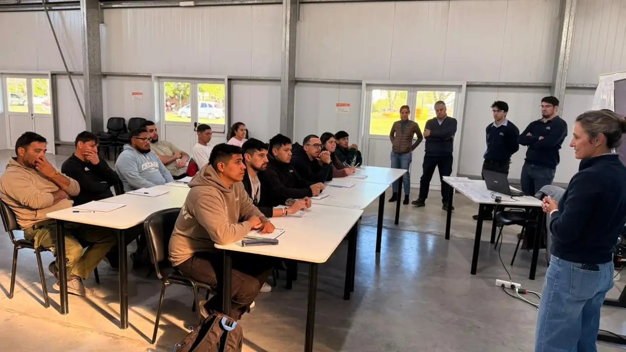 La capacitación comenzó con una clase teórica.