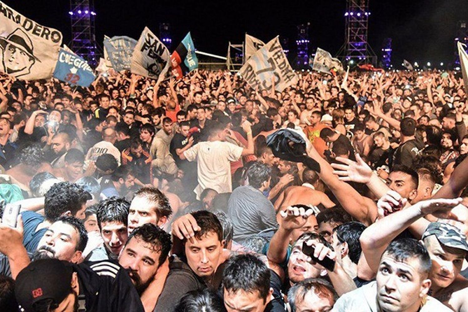 incidentes y dos muertos confirmados en el recital del Indio Solari