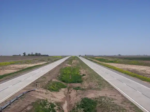 Un auto volcó en la autopista Rosario-Córdoba y la conductora fue atendida por una ambulancia