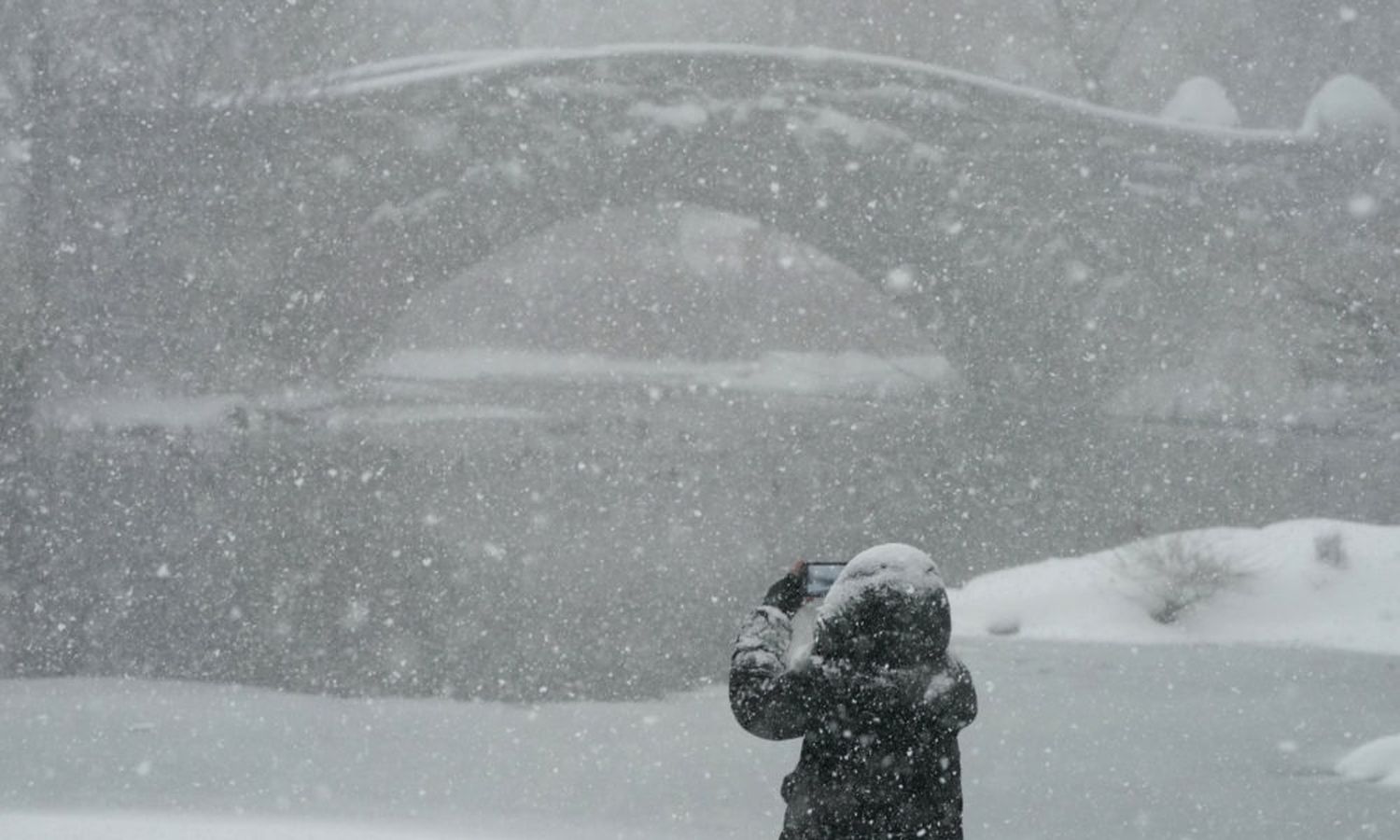 Una tormenta de nieve azota Nueva York