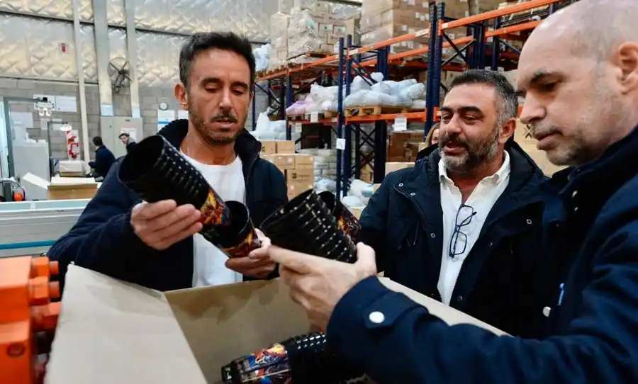 Neuspiller y Horacio Rodríguez Larreta de recorrida en una fábrica.