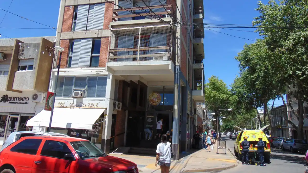 El hombre fue atendido en el lugar y trasladado en ambulancia al Hospital.