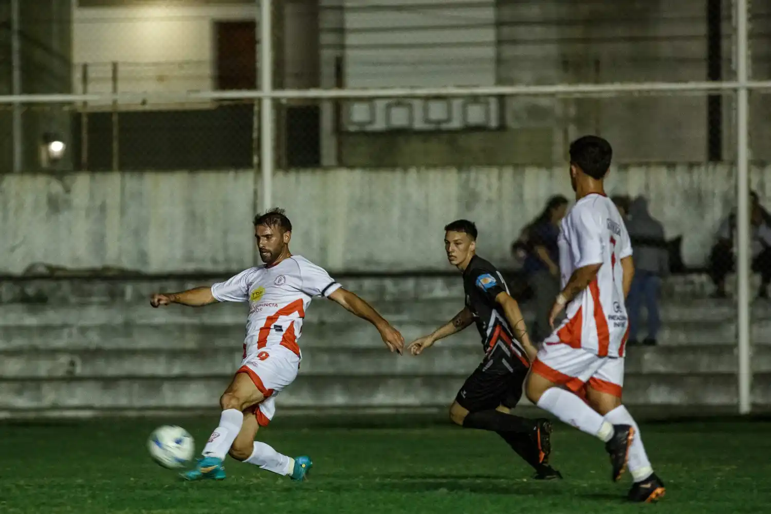 Una goleada, una sorpresa y una victoria por la mínima