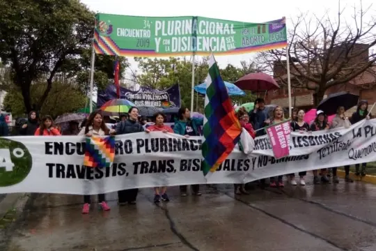 Marchan para que el Encuentro de Mujeres sea plurinacional y reconozca disidencias