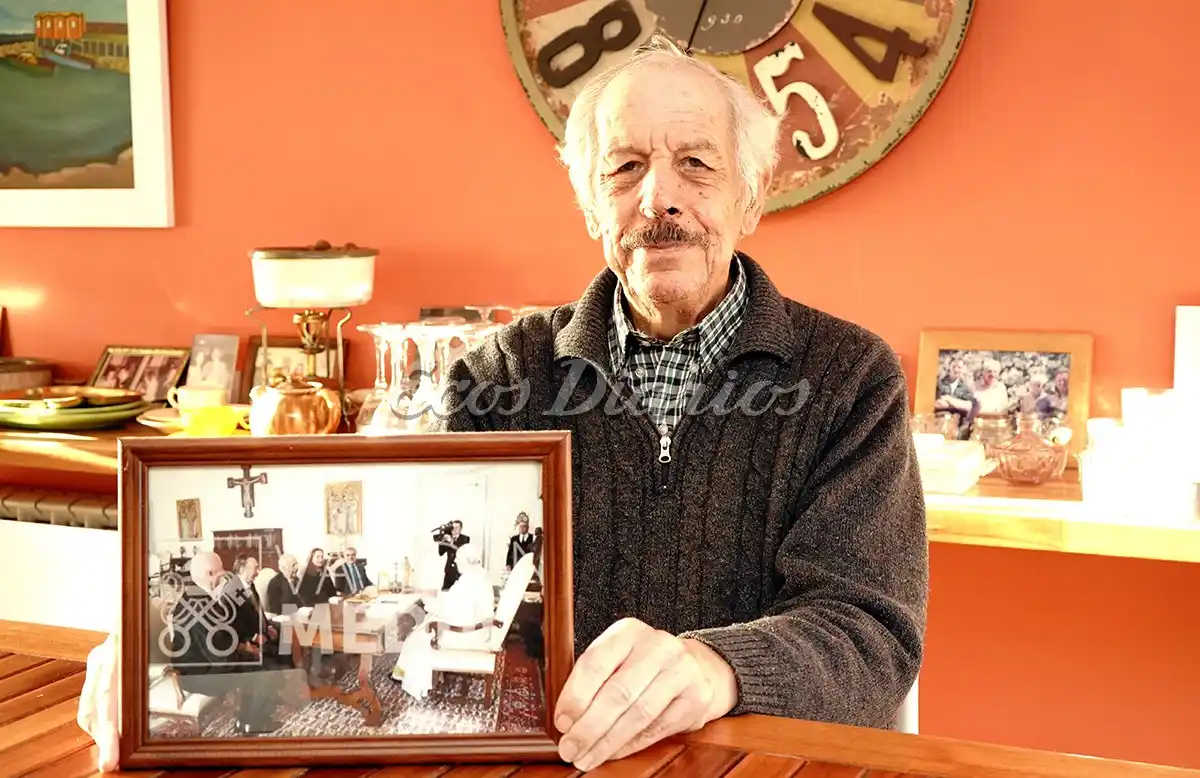 Un innovador. Bolcich con la foto del encuentro que mantuvo con el papa Francisco