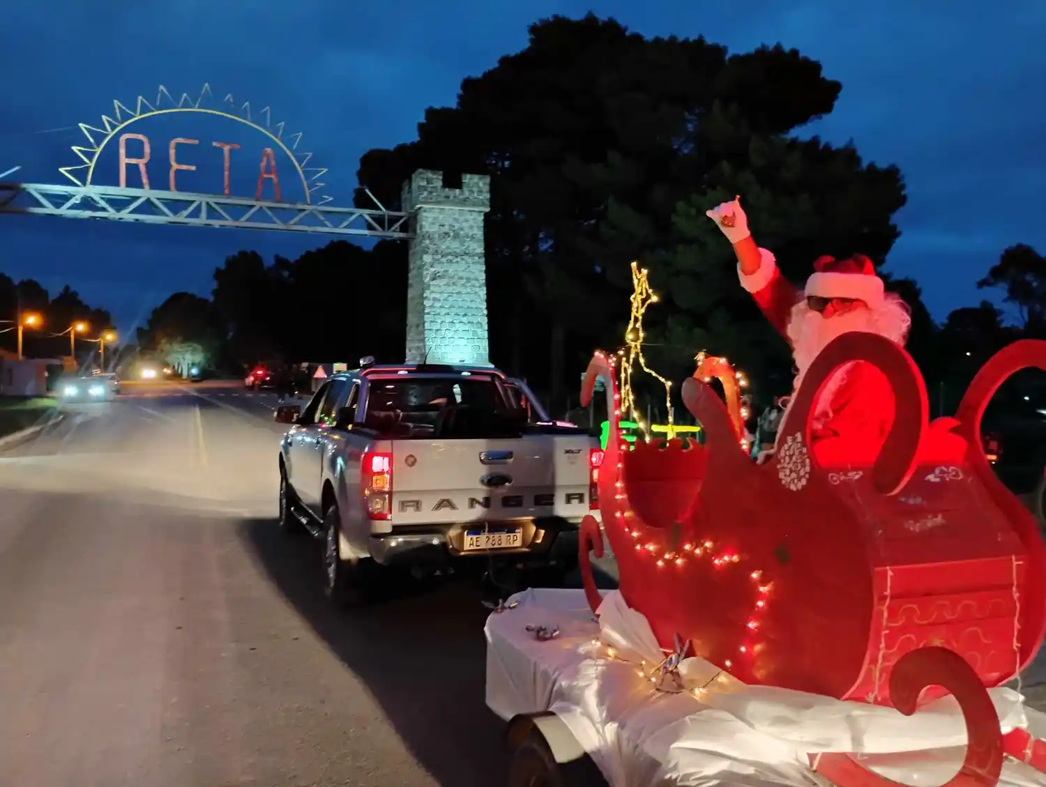 Papá Noel recorrió las calles de Reta