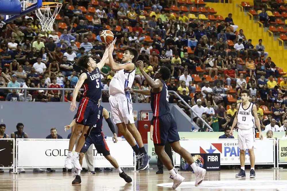 Argentina debutó con Sigismonti en cancha