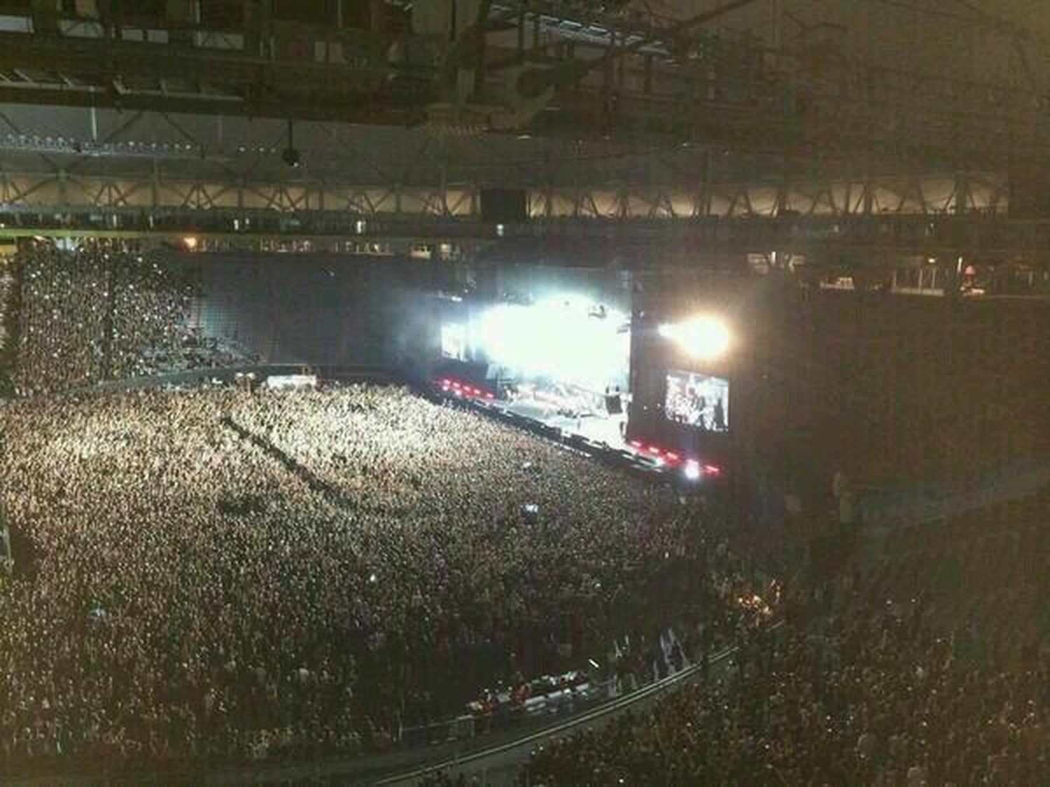 La fuerza demoledora de Metallica se hizo sentir en el Estadio Único de La Plata