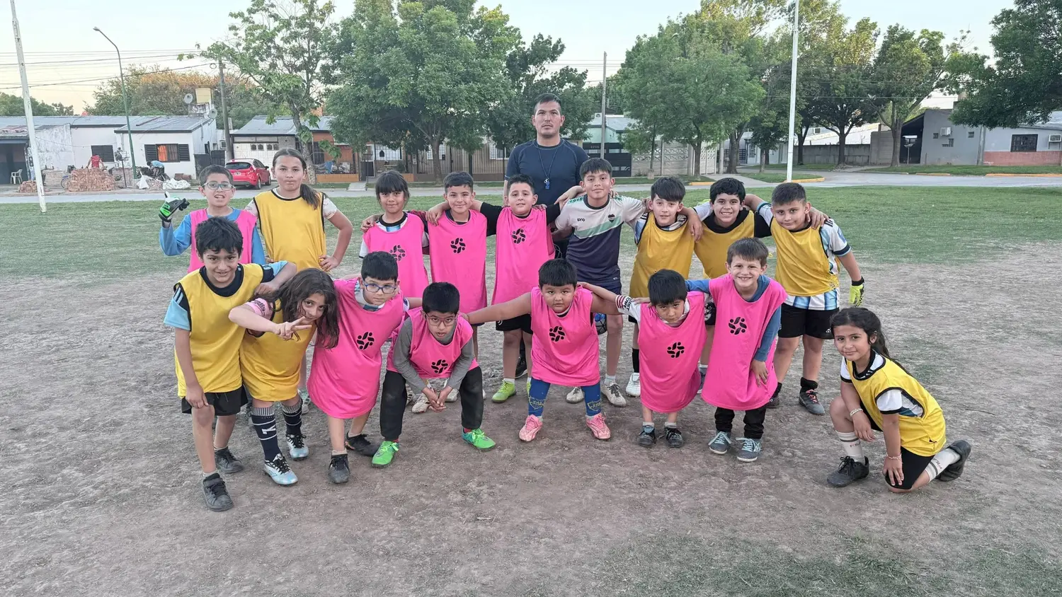 La escuelita de fútbol del barrio San José sigue creciendo: “Los chicos aprenden mucho más que a jugar a la pelota”