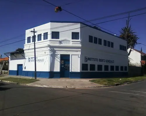 Bernal: Un alumno de 14 años fue a clase con una pistola automática 