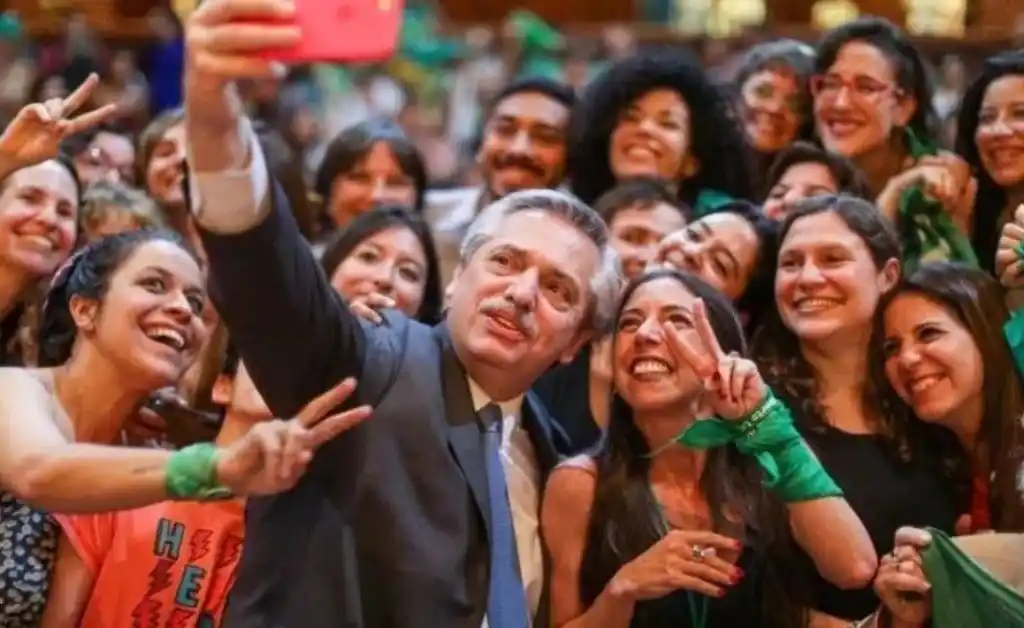 Alberto Fernández, tras la sanción del aborto legal: “Hoy somos una sociedad mejor”