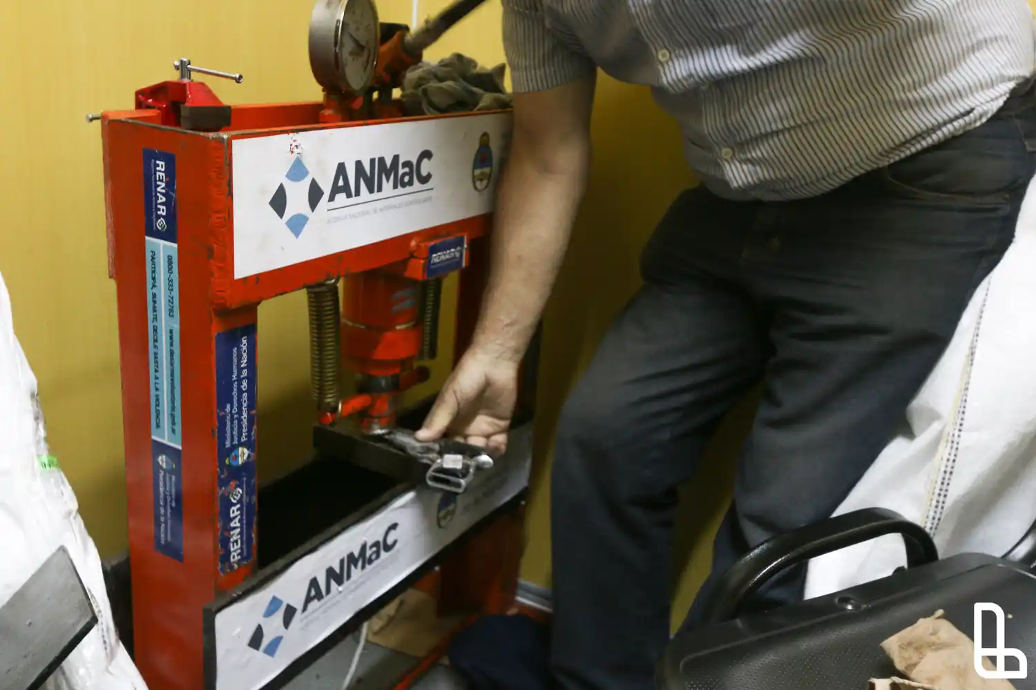 Lanús: Entregaron 450 armas y 6 mil municiones a la Anmac