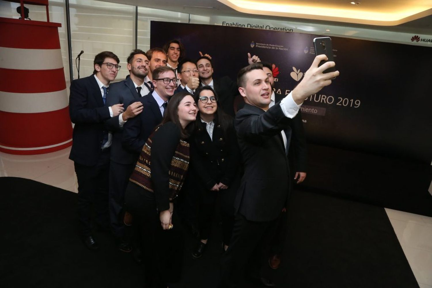 Viajó a China un estudiante de la Unicen que fue becado por Huawei