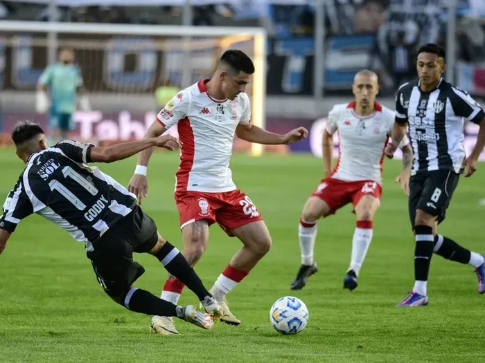 Huracán recibiendo a Central Cba.