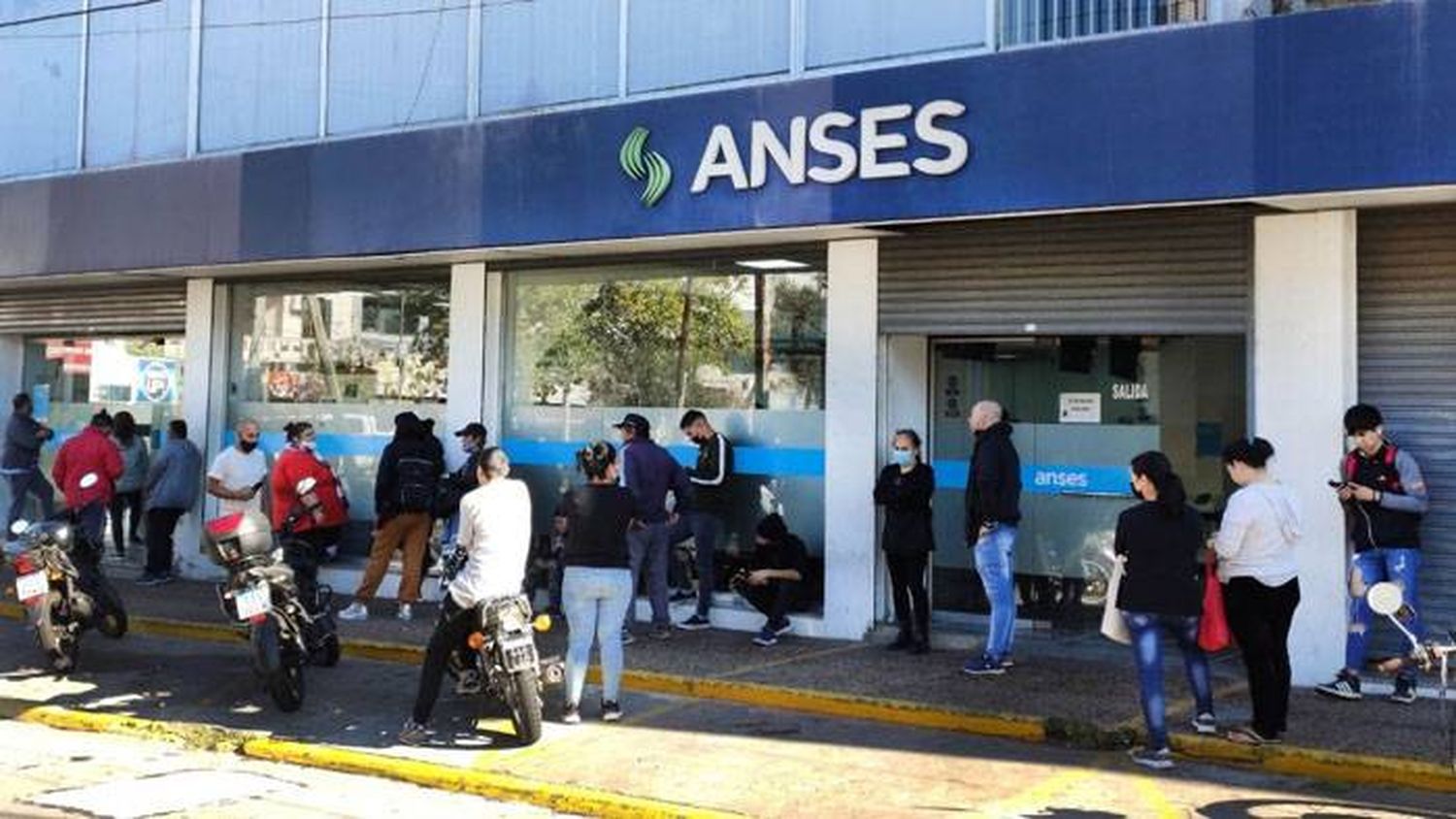 Anses extendió el plazo para que beneficiarios de la AUH  cobren el extra de $10.000