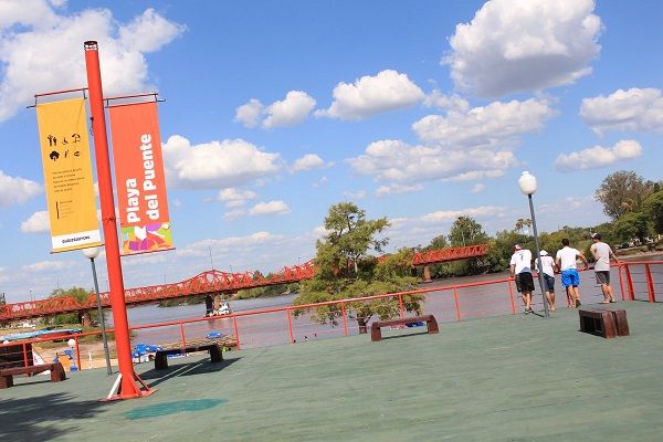 Madres cuidadoras: una institución más de la Playa del Puente