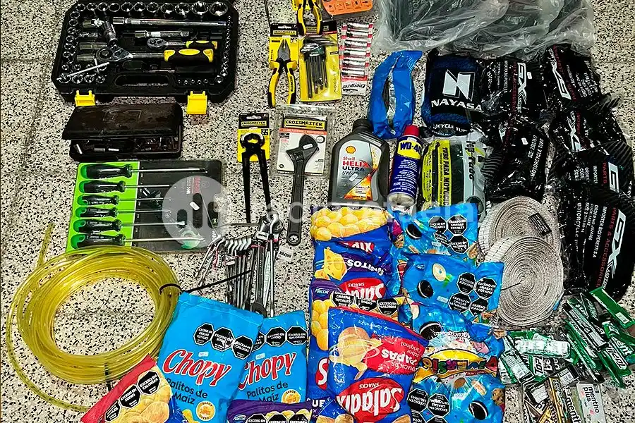 ¿Para Navidad? Robaron una estación de servicio de la región y se llevaron desde snacks hasta herramientas