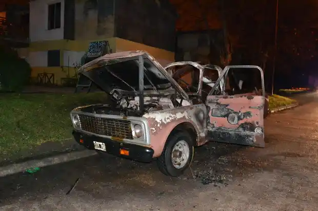 Explotó una camioneta y se cree que pudo ser intencional