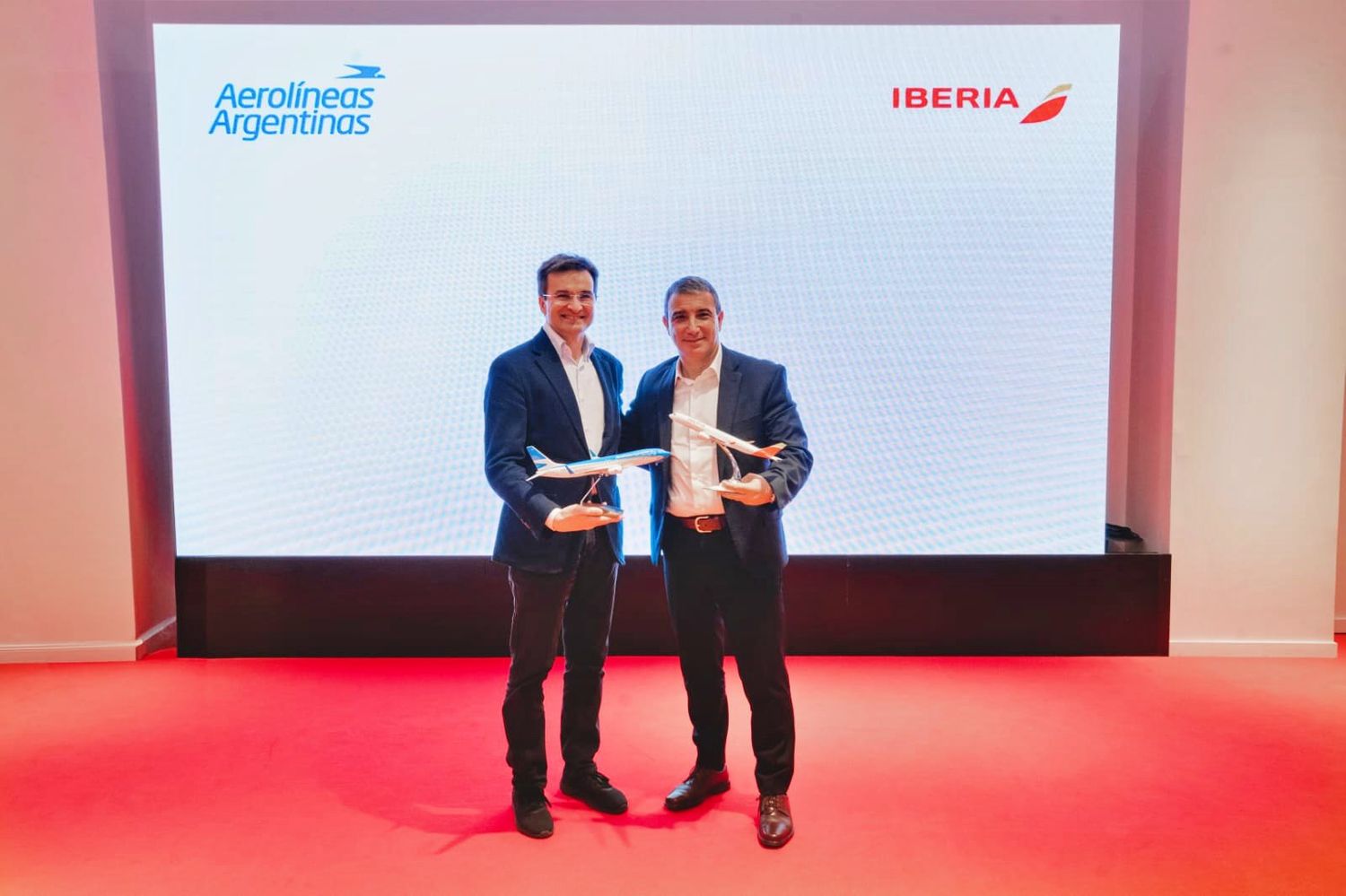 Iberia y Aerolíneas Argentinas firman histórico acuerdo interlínea