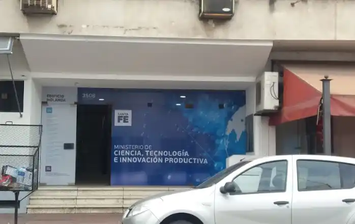 Continúa el reclamo en el Ministerio de Ciencia y Tecnología