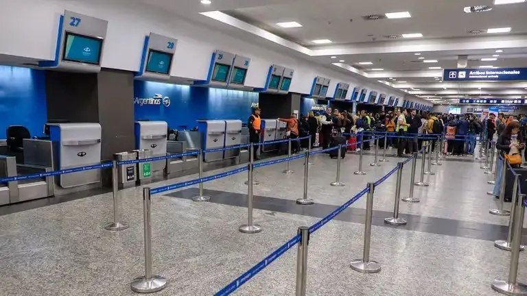 El servicio paralizado por la medida de fuerza del gremio aeronáutico