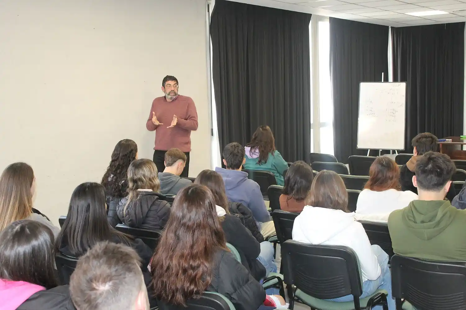 Alumnos de la Unicen participaron de una charla en la Usina