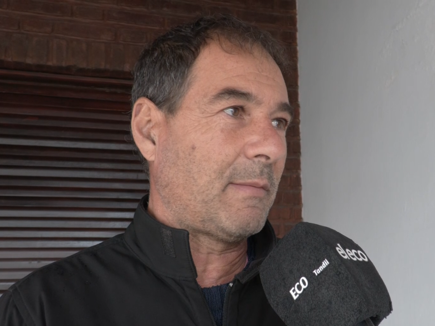 A plena luz del día y en una zona transitada, robaron un auto estacionado