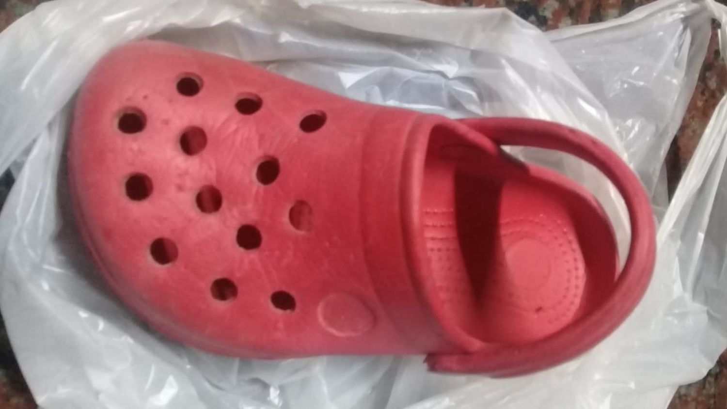 Encontraron unas crocs