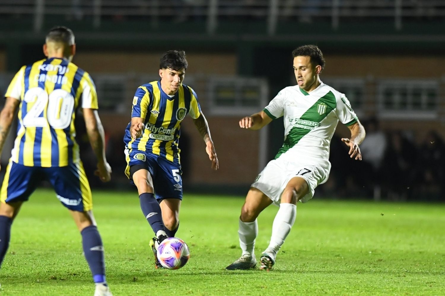 Central pagó caro los errores y cayó 2-0 frente a Banfield