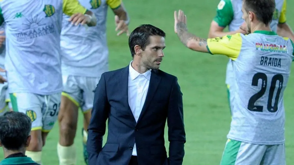Fernando Gago dejó de ser el entrenador de Aldosivi