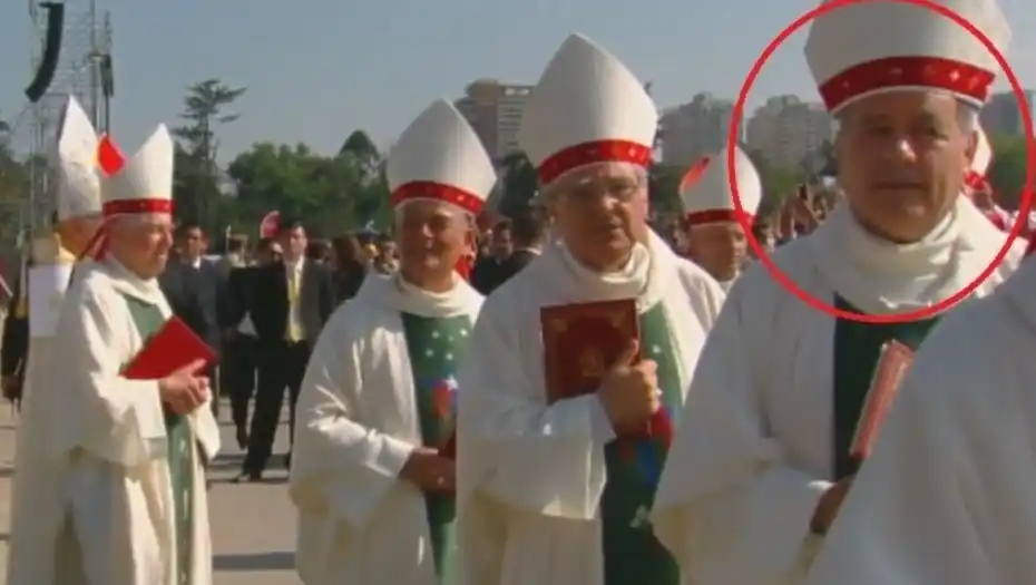 El Papa pidió perdón por los abusos frente a un acusado de encubrir curas pedófilos