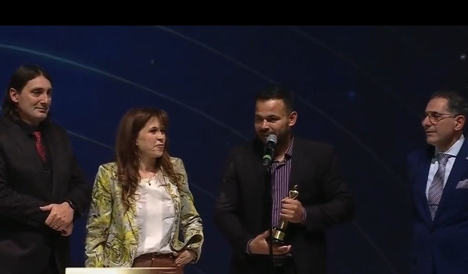 Parte del staff y de Ver TRV en la gala de premiación, en Mendoza.