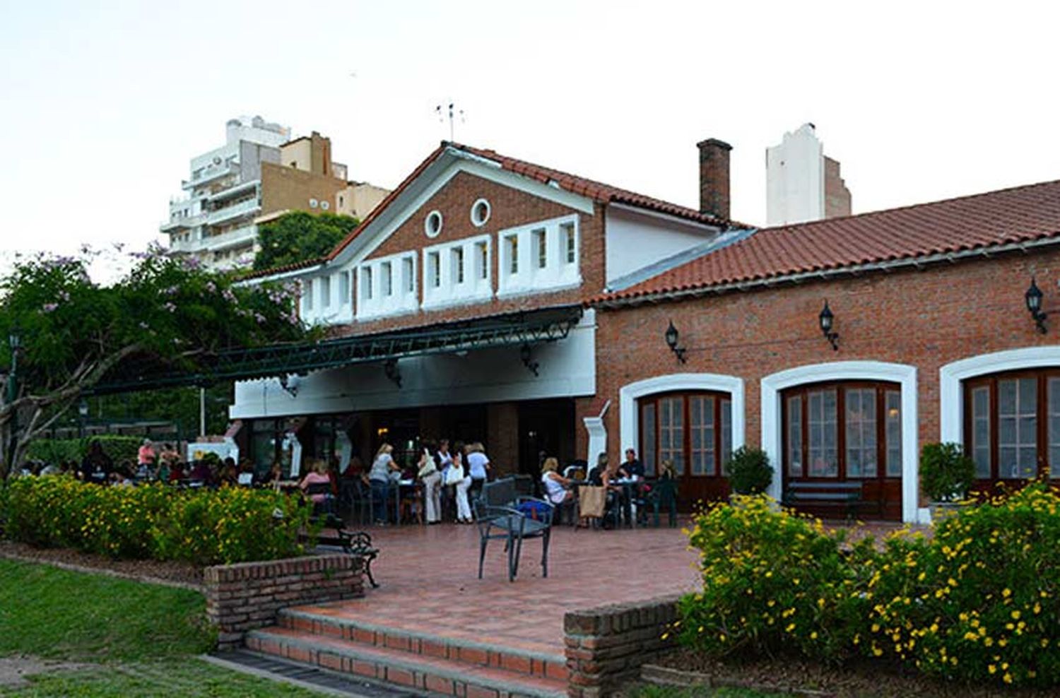 Plaza Jewell se sumó a las medidas de prevención para los alumnos que vuelven de viajes de egresados por Europa