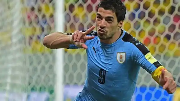 Uruguay le ganó a Perú 1 a 0 y volvió a ser líder