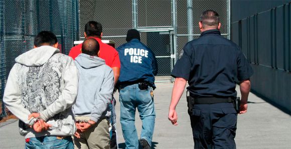 Amnistía acusa a EE. UU. de usar IA para vigilar a migrantes y estudiantes extranjeros