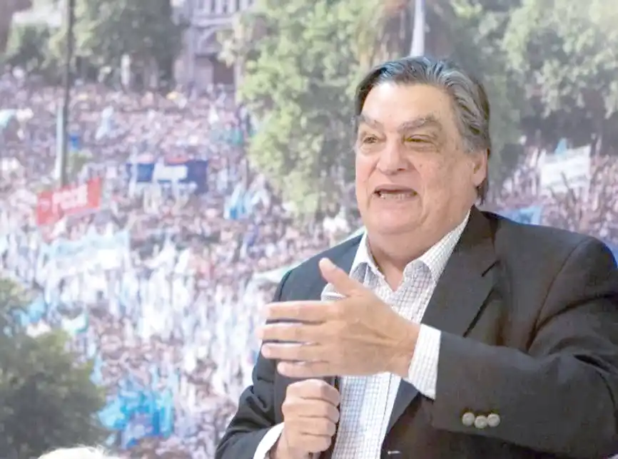 Evalúan avanzar con un toque de queda ante el aumento de los contagios