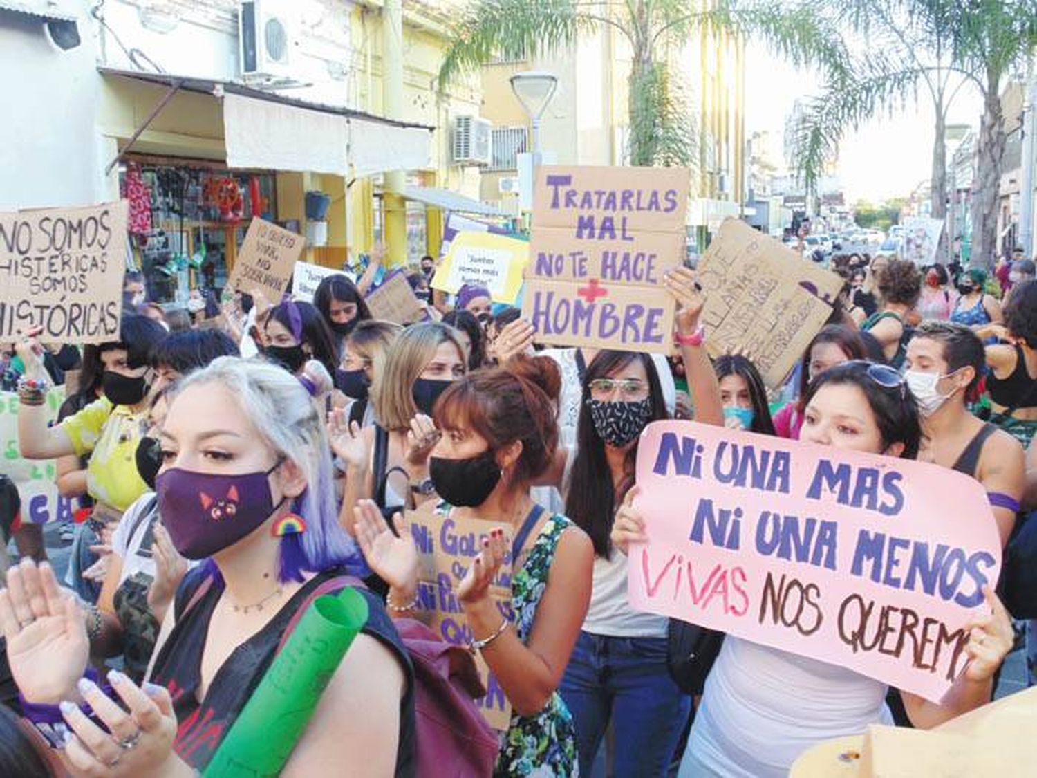 8M feminista en el  centro de Concordia y concentración en la Plaza