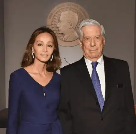Mario Vargas Llosa está desde 2015 con Isabel Preysler. Foto AFP